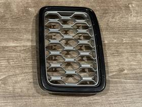 5zv11trmaa Jeep 2017-19 Grand Cherokee Grill Insert Black Trim Used