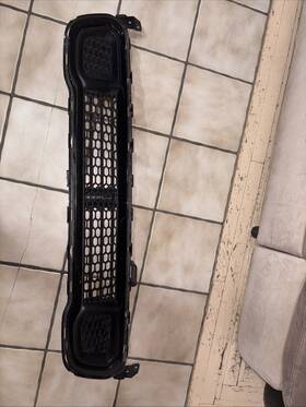 68203230ab Jeep 2014 - 2018 Cherokee Front Bumper Lower Grill