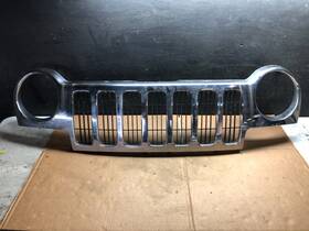 9594100 Jeep 2002-2004 Liberty Grill Grille Chrome Plastic A0820