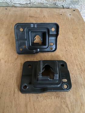 Ma1207107 Keystone Automotive Operations 16547071 Grille Bracket For 2017-2021 Mazda Cx-5 Kb8a50151 Kb8a50161 Rh And Lh
