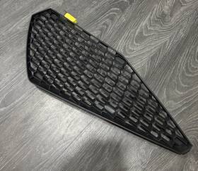 470807682a Lamborghini Huracan Front Passenger Bumper Grille With Broken Clip