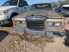 104-01119b Lincoln 1989 Town Car Front Grille Bumper Not Included Z80to