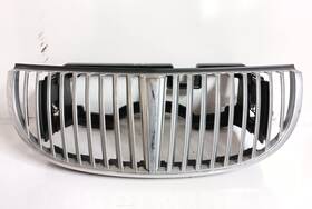 104-01605 Lincoln 1998-1999 Town Car Front Bumper Chrome Grille Oem