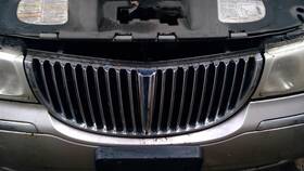 104-01668a Lincoln Grille Signature Touring Sedan Fits 99-02 Town Car 10297253