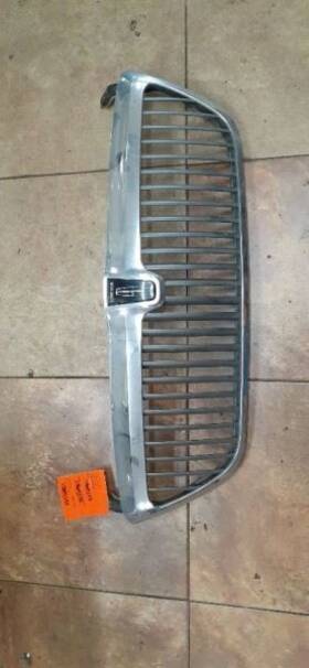 104-01712 Lincoln Grille Fits 02-03 Blackwood 1203836