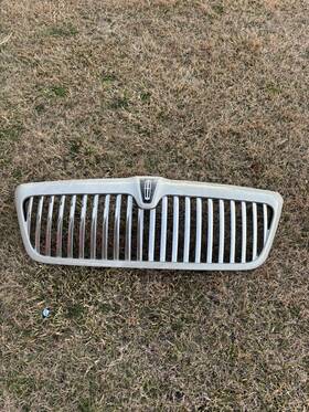 104-01922b Lincoln Grille Upper Hood Mounted Painted Grill 2005 2006 Navigator - White