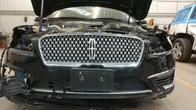 104-02796a Lincoln Oem Grille For Mkz Chrm W-emblem Pitted