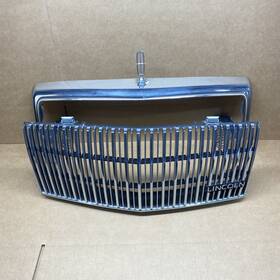 F5vb-8150-bf Lincoln / Ford 1995-1997 Town Car Oem Front Grille Assembly Emblem Chrome