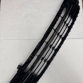 Gd9b-17a754-ae Lincoln 17-20 Continental Front Bumper Lower Center Grille Map260