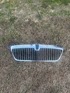 Yl74-8200-aaw Lincoln 98-02 Navigator Oem Chrome Front Upper Grille Grill Black Emblem