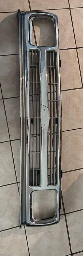 28473 Lund 1991-1992 Chevrolet C10 Front Chrome Color Grille Insert