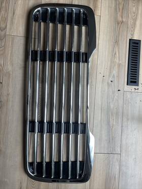 14787 M2 Freightliner 02-23 100 106 112 Semi Truck Oem Chrome Grille