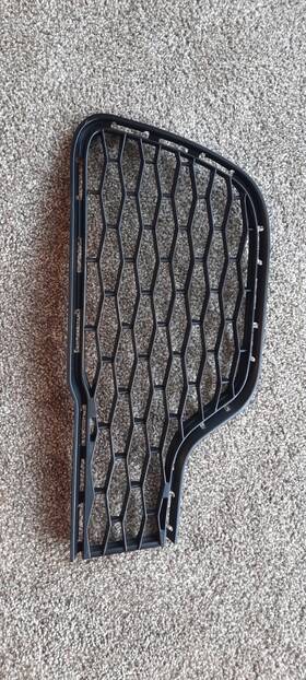 670010765 Maserati Ghibli Front Bumper Grill Right 1pc