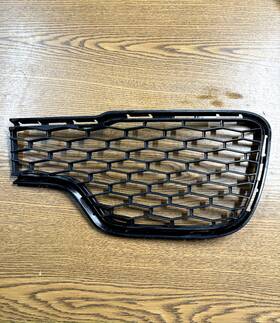 670019835 Maserati 2014-2017 Ghibli Right Front Bumper Lower Air Vent Grille Trim Panel