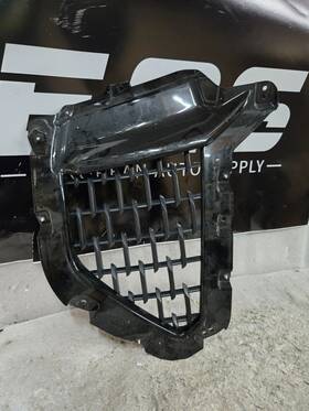 670123051 Maserati 2018-2022 Levante Front Bumper Right Rh Grill Oem