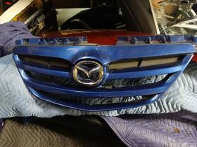 Le4650712 Mazda Oem Front Grille Grill Fits 2004 2005 2006 Mpv Silver