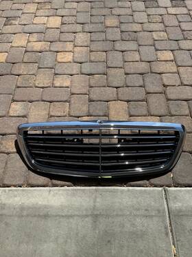 2228800186 Mercedes A22288004 2014-2017 S Class S550 W222 Front Bumper Upper Grille Oem