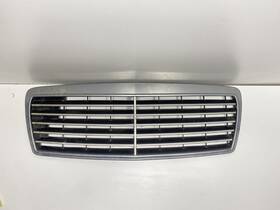 104-58678 Mercedes-benz 1996-1999 210 Type E-class Front Chromed Grille Oem