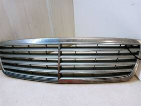 A2038800183 Mercedes-benz 104-58966 2001 02 03 2004 C240 Front Upper Grille Chrome Oem
