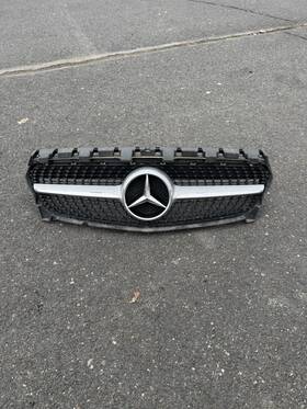 117-888-07-38 Mercedes-benz 14-19 Cla250 W117 Front Center Upper Bumper Grille Grill Assembly Oem
