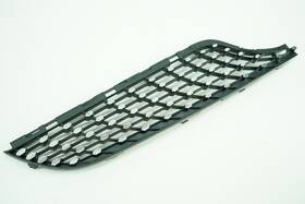 1178881060 Mercedes-benz Cla250 14-18 Front Right Lower Air Vent Grille Mesh Insert