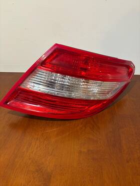 2048200264r Mercedes-benz 2011 C300 Rear Right Taillight 204 820 02 64 R Oem 08 09 10 11