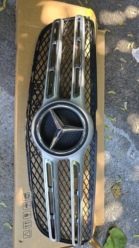 A1678882200 Mercedes-benz 2017-2019 Gls 450 Front Grille Oem Inch Excellent Condition With Logo