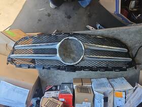 A205880 Mercedes-benz C-class W205 Front Bumper Center Grille Assembly 2015 - 2020 Oem