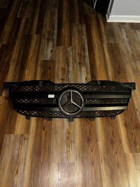 A9068800285 Mercedes-benz A9068800385 Sprinter W906 - Front Grill 07-14 Genuine