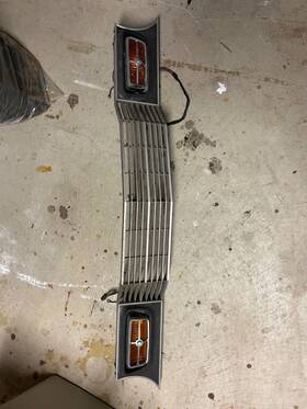 D34b-8150-aa Mercury 1973-1977 Comet Front Grille With Light Assembly