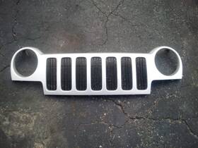 Ch1200256 Micro Rim New Chrome Grille And Insert For 2002-2004 Jeep Liberty