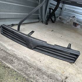 14896202 Mitsubishi Grille For 1997-2001 Mirage Sedan Textured Black Plastic Oem Original