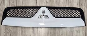 55359940a Mitsubishi 2006 - 09 Raider Front Upper Bumper Panel Grille Grill Mesh Oem