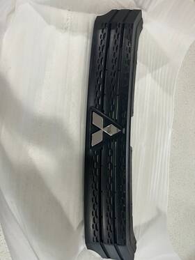 7450b540 Mitsubishi Oem Center Grille Assyradiator Part#7450b540