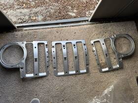 6km36tzzaa Mopar 20-23 Jeep Gladiator Radiator Grille Trim Ring Inserts Genuine Silver