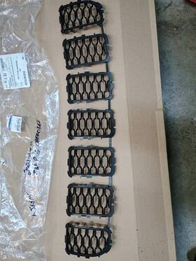 7cv96gxhab Mopar 2021-25 Grand Cherokee L Textured Grille Genuine
