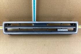 104-58333 Nissan 1989-1991 Maxima Front Bumper Grille Oem
