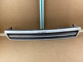 104-58334 Nissan 1989-1991 Maxima Front Bumper Grille Oem