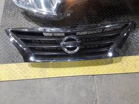 104-60130 Nissan Grille Sedan Upper Fits 15-19 Versa 762735