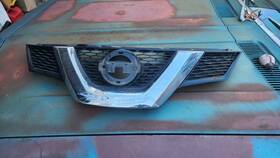 62310-4ba0a Nissan 2014 2015 2016 Rogue Front Upper Grille No Camera Oem Damaged Chrome