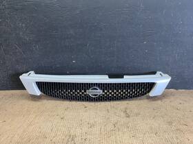 6231040u00 Nissan 1995 1996 Maxima Front Upper Grill Grille Chrome J1381 Dg Oem