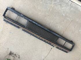 74111-ej8000 Nissan 1983 -1986 Pickup Grille Truck 720 Oem Black 1984 1985 83 84 85 86