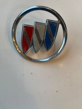 25525174 Oem 25525174. 25524988 1988 Buick Century Emblem # Inch S 14460 Used 25525174 Oem 25525174. 25524988 1988 Buick Century Emblem # Inch S 14460 Used