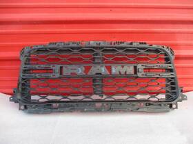 68386825a Oem 2019-2024 Ram 2500/3500/5500 Front Grille Local Pick Up Only