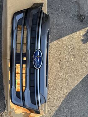 91122sl160 Oem 2025 Subaru Forester Front Bumper Upper Grille Used
