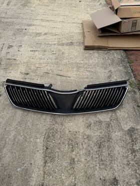 Mr920887 Oem 2002-2004 Mitsubishi Diamante Front Grill Hood Insert Upper Bumper