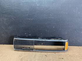 22530643 Oldsmobile Front Left Driver Side Grill With Headlight Bezel N0871