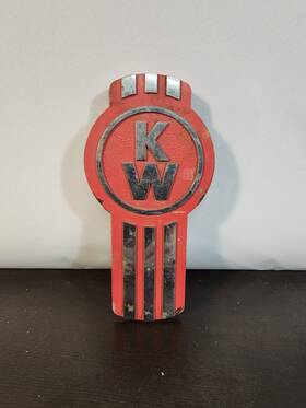 L53-1014-100 Paccar Kenworth Logo Hood Emblem Rev One Stud Broke