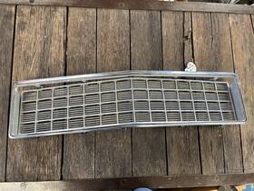 378101 Plymouth 1975-1977 Gran Fury Grille And Surround 1976 Oem 75 76 77