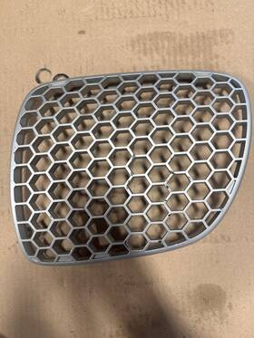 15909805 Pontiac 2006 - 2010 Solstice Driver Side Grille Silver Very Nice Small Scuffs